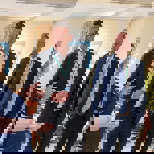 Llun 3