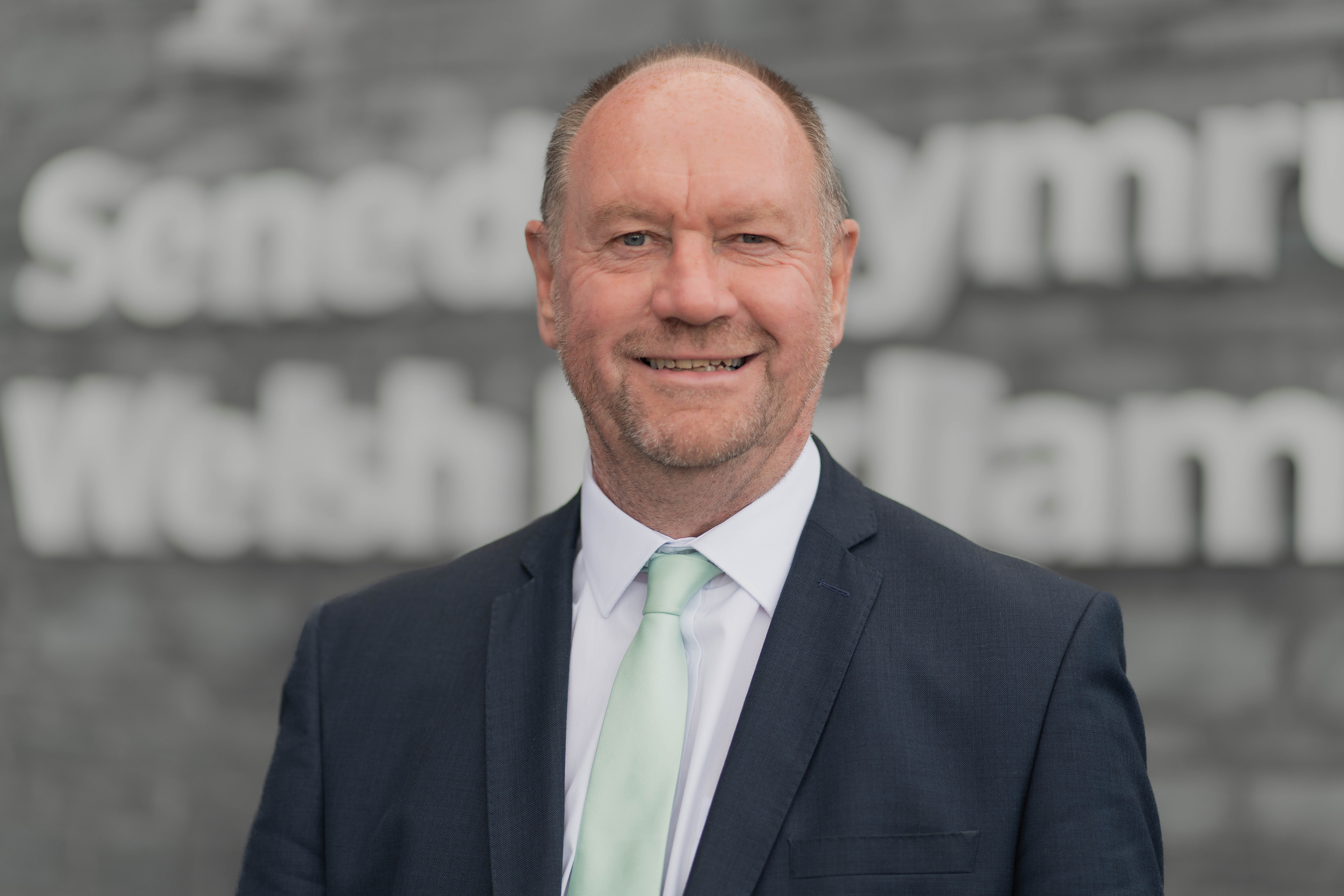 Cefin Campbell AS tu allan i'r Senedd