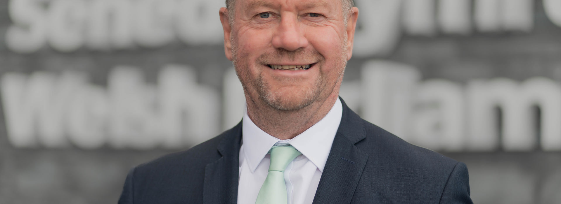 Cefin Campbell AS tu allan i'r Senedd