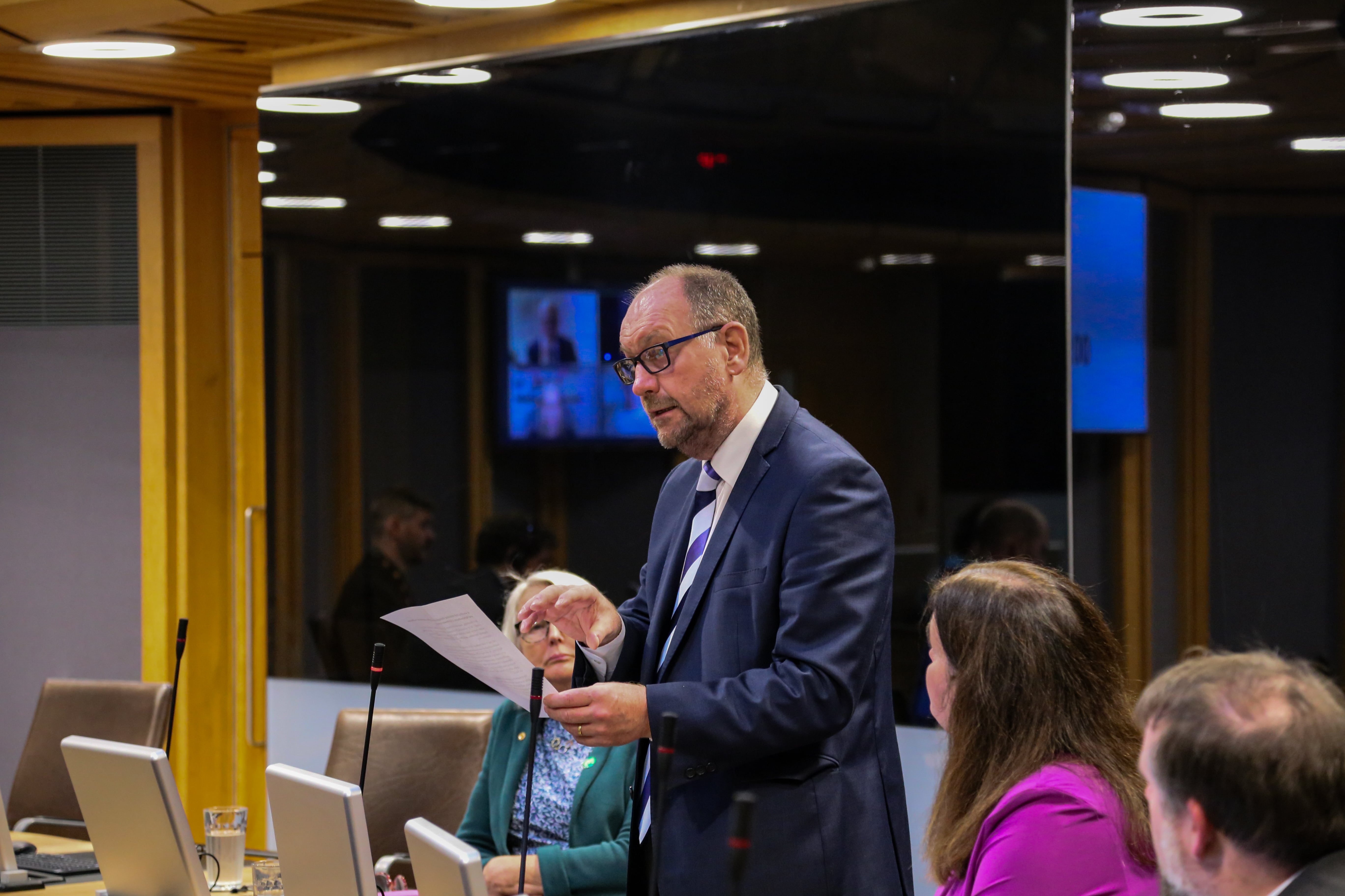 Cefin Campbell AS yn siarad yn y Senedd