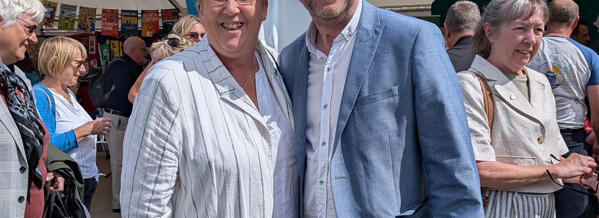 Ann Davies AS a Cefin Campbell AS yn yr Eisteddfod Genedlaethol